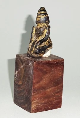 Камбоджийская литая лакированная статуэтка буддийского божества на коленях 18C/19C - потери (Mil)  - Изображение 1 из 4