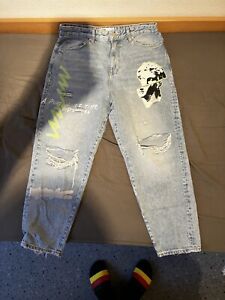 Verkaufe: bershka jeans herren, mit Aufdrücken Und Rissen (gewollt), Top Zustand
