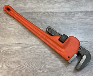 Llave de tubo 18" de longitud total pintura naranja - usada un par de veces - usada en excelente estado - acero - Imagen 1 de 13
