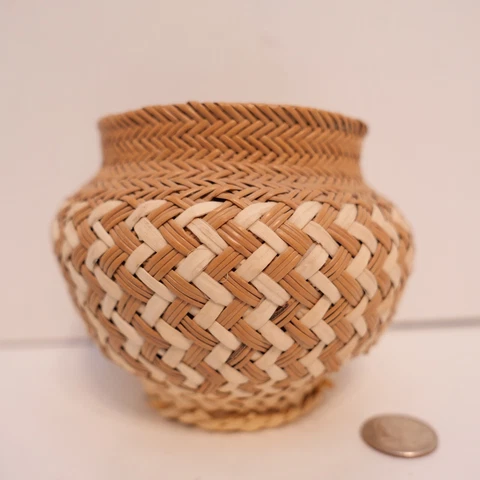 Vintage Fine WOVEN PINE NEEDLE BASKET 5" Inches Wide 4 1/2" Inches Tall !!! Cover