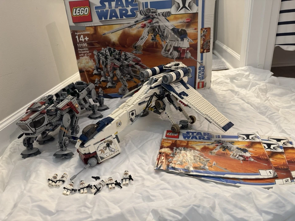 LEGO Star Wars: Republic Dropship with AT-OT Walker (10195) - Image 1 of 4