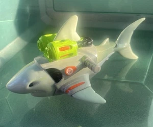 Vintage Mattel Shark 2002 with Moveable Tail 18cm - Picture 1 of 5