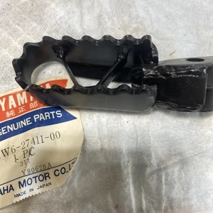 NOS Yamaha Genuine OEM New Foot Peg IT175 YZ 2W6-27411-00-00 Bin S - Picture 1 of 3