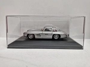 Schuco 02452 Mercedes 300SL Gullwing 1954 1:43 Mint in replacement cabinet NICE - Picture 1 of 10