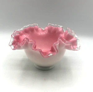 Cuenco Fenton Silver Crest vidrio leche rosa con borde con volantes 6,75" de ancho x 3,75" de alto. - Imagen 1 de 6