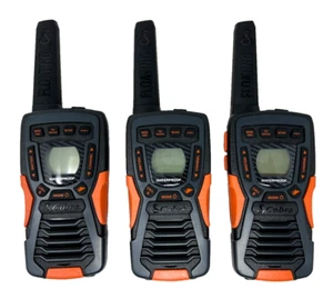 Cobra CXT1095 3PH Two-Way Radios 3-Pack IP67 Walkie Talkies 40 Mile - Afbeelding 1 van 22