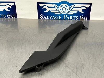 Lexus SC430 2005 compartimento del motor guardabarros cubierta de moldura - 53796-24010 - 104 k Foto 1 de 4