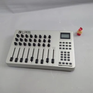 M-Audio UC-33e UC-33 Evolution MIDI controller White free shipping ② - Picture 1 of 4