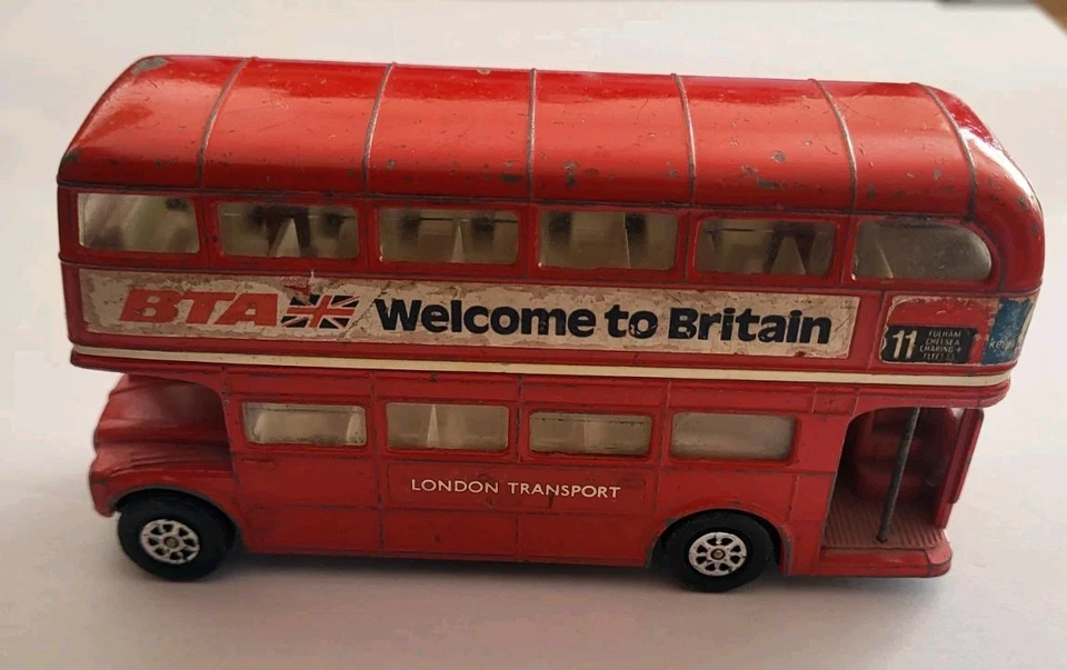 LONDON TRANSPORT   Line 11   Doppeldecker-Bus   hinten offen   CORGI       1:50 - Bild 1 von 4