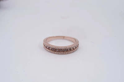 Anillo de mujer con piedras preciosas de alejandrita creadas en laboratorio de corte redondo de 3 quilates enchapado en oro rosa de 14 quilates Foto 1 de 4