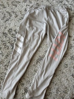 Pantalones Adidas KITH para Hombres XL Gris Tres Rayas Logotipo Deletreado Joggers Cónicos Foto 1 de 4