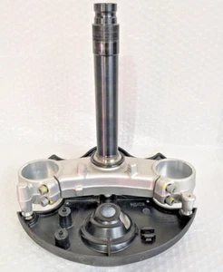 APRILIA - 2016-17 Caponord 1200 : Lower Fork Plate / Lower Triple Tree #B045254 - Picture 1 of 13