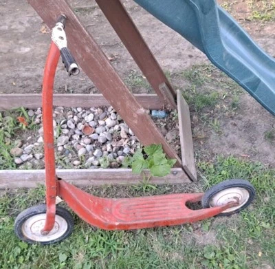 DE COLECCIÓN JUGUETE NIÑOS SCOOTER NEUMÁTICOS DE GOMA DURA Y SOPORTE PLEGABLE 28 x 30 x 4 pulgadas Foto 1 de 4