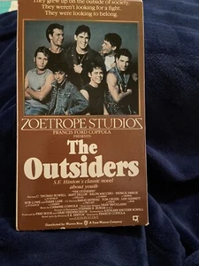 The Outsiders VHS - 1983 Patrick Swayze, Tom Cruise, Ralph Macchio, Rob Lowe - Picture 1 of 4