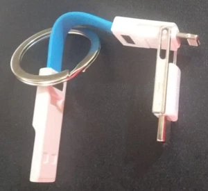 Cavetto multi ricarica in portachiavi, da USB C a Android MicroUSB + iPhone - Foto 1 di 6