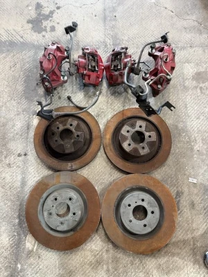 2009-2020 Nissan 370z Akebono Big conjunto de pinça de freio fabricante de equipamento original com rotores e linhas - Imagem 1 de 4