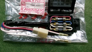 KAWASAKI FUSE BOX NOS OEM 26004-035 - Bild 1 von 6
