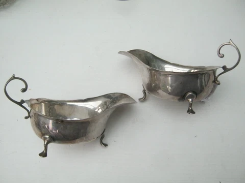 Chester 1907 Pair Of Sterling Silver  Sauce / Gravy Boats By The Barker Brothers Cover