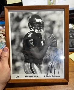Michael Vick 8x10 Autograph Signed Press Photo Falcons Ed "Punky" Holler Estate - Picture 1 of 3