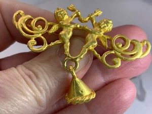 Christmas 2 Angels Cherubs Holding Bell JS Vintage Gold Brooch Pin M-0502 - Picture 1 of 4