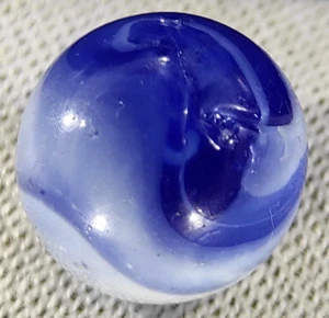 ALTES SPIELZEUG MARMOR 0,6 ZOLL -- 0,58 ZOLL KNITTER ÜBERGANG BLAUE BASIS & WEISSER WIRBEL - Bild 1 von 18