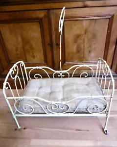 LIT CAGE DE POUPÉE ANCIENNE LAQUÉ JAUNE AVEC MATELAS D'ORIGINE 61 x 35,5 x 43 cm - Imagen 1 de 12