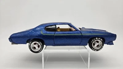 1969 Pontiac GTO "The Judge" 1/24 Scale Diecast Metal Model by Welly - Custom  - Image 1 of 4