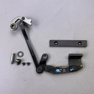 2005-2008 Mini Cooper Convertible R52 Top Right Side Locking Hook Latch OEM - Image 1 of 4