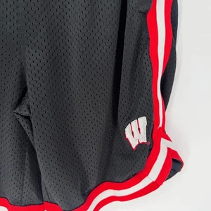 Pantalones Cortos de Baloncesto Wisconsin Badgers Jugador Profesional Para Hombres Negros Rojos Atléticos De Colección Años 90 - Imagen 1 de 5