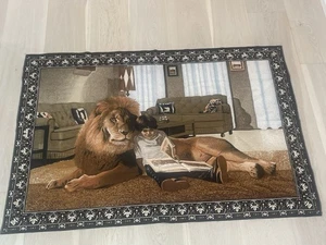 Alfombra vintage grande arte león y niño tapiz colgante de pared A.T.C Turquía importación de colección - Imagen 1 de 8