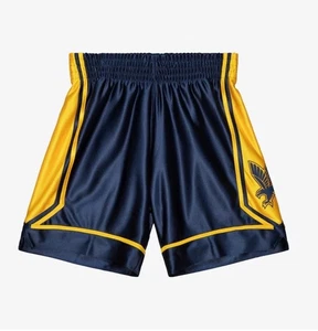 NWT Men's XL Mitchell & Ness Marquette Golden Eagles NCAA 2002 Basketball Shorts - Picture 1 of 4