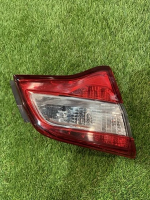 Оригинальный левый задний фонарь с креплением на крышку для седана Subaru Legacy 2015–2019 годов выпуска - Изображение 1 из 4