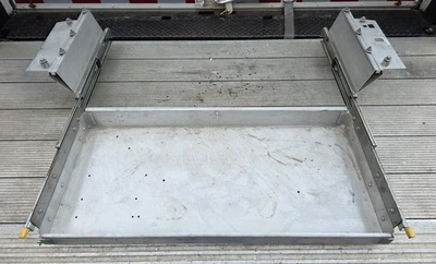 Bandeja de radio electrónica Ford Police Interceptor 2010-19 sedán Taurus maletero OEM Foto 1 de 4