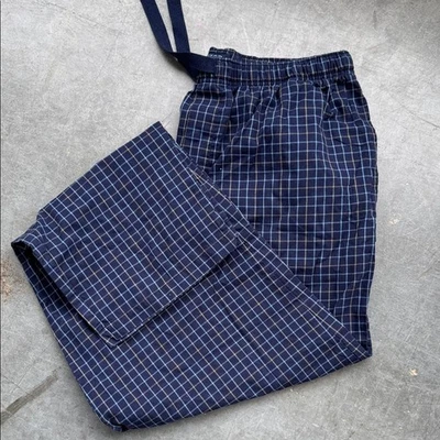 Pantalones cortos a cuadros azules y marrones Izod para hombre Foto 1 de 4