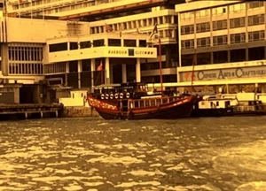 Hong Kong Vintage 35mm Slide Photo Harbour City Boat 1980's - Picture 1 of 3