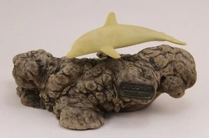 Base de madera tallada John Perry Dolphin Burl para escultura Discovery Designs - Imagen 1 de 8