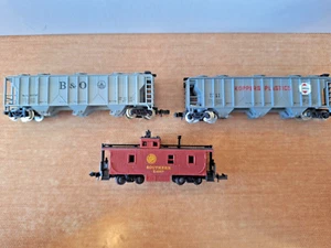Spur N GEMISCHTES GEDECKTES HOPPERS UND BEGLEITWAGEN KONVOLUT -- (3) KOMPLETTE WAGEN Artikel #N34 - Bild 1 von 4