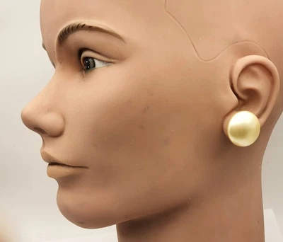 Pendientes TRIFARI de Colección Años 50 Firmados Tono Plata Perla Imitación Forma Redonda Tornillo Trasero Foto 1 de 4