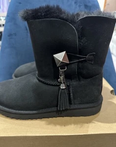 UGG Lilou Sheepskin Suede Charm Boots Black Fur Lined Wool Girls/Women's 4 US - Picture 1 of 17