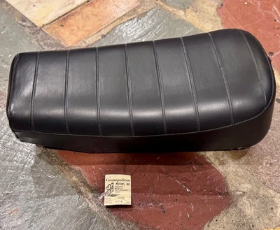 Сиденье Benelli Cougar *оригинальное новое из старых запасов* - Изображение 1 из 4