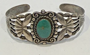 NATIVE AMERICAN VINTAGE STERLING SILVER & TURQUOISE CUFF BRACELET - Picture 1 of 7
