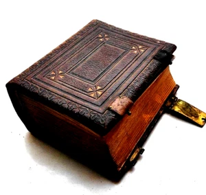 OLD TOOLED LEATHER PHOTO ALBUM THICK WITH TWO BRASS CLASP ONE PARTIALLY MISSING - Picture 1 of 17