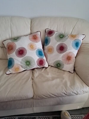 Pier One Imports Almohadas Decorativas 2, Bordadas Boho, Rojo Verde Teal Círculos Foto 1 de 4