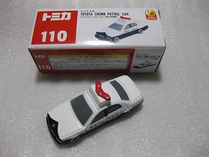 TOYOTA CROWN POLICE CAR Kanagawa Mini Pocket Tomica 110 Tomy Taito NIB - Picture 1 of 3