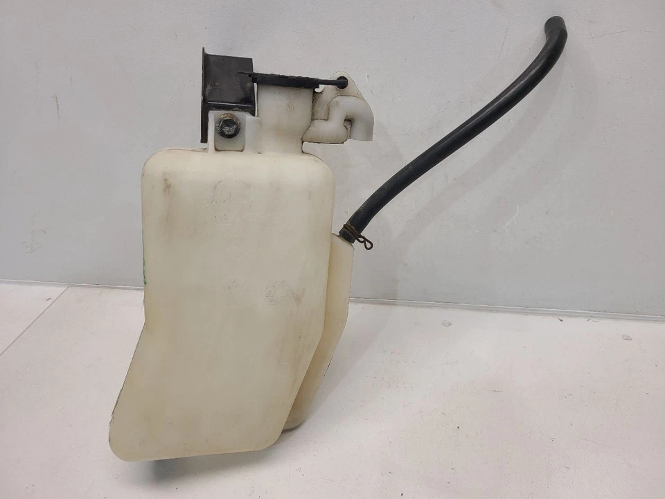 Toyota Tundra 2000-06 (4,7 L/AT) depósito de refrigerante  Foto 1 de 4