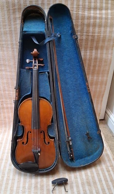 ANTIQUE VIOLIN IN WOOD CASE WITH BOW - WHO MADE IT ? - GREAT LOOKING VERY OLD - Image 1 of 4
