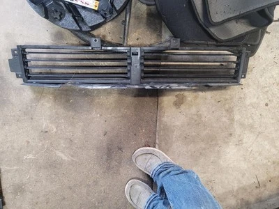 Air Shutter Lower Fits 22-23 ENCLAVE 1910666 Foto 1 de 4