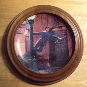 Edwin M. Knowles "Singin In The Rain" Porcelain Collector Plate 1990 - Picture 1 of 2