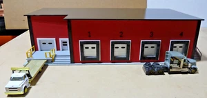 Custom 1/64 Scale 8 Bay Trucking Dock Center. 4 Einschübe vorne 4 hinten mit Seitendock - Bild 1 von 8