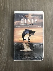 Free Willy (VHS, 1993 Clamshell) Vintage Movie Tape Warner Bros - Picture 1 of 11